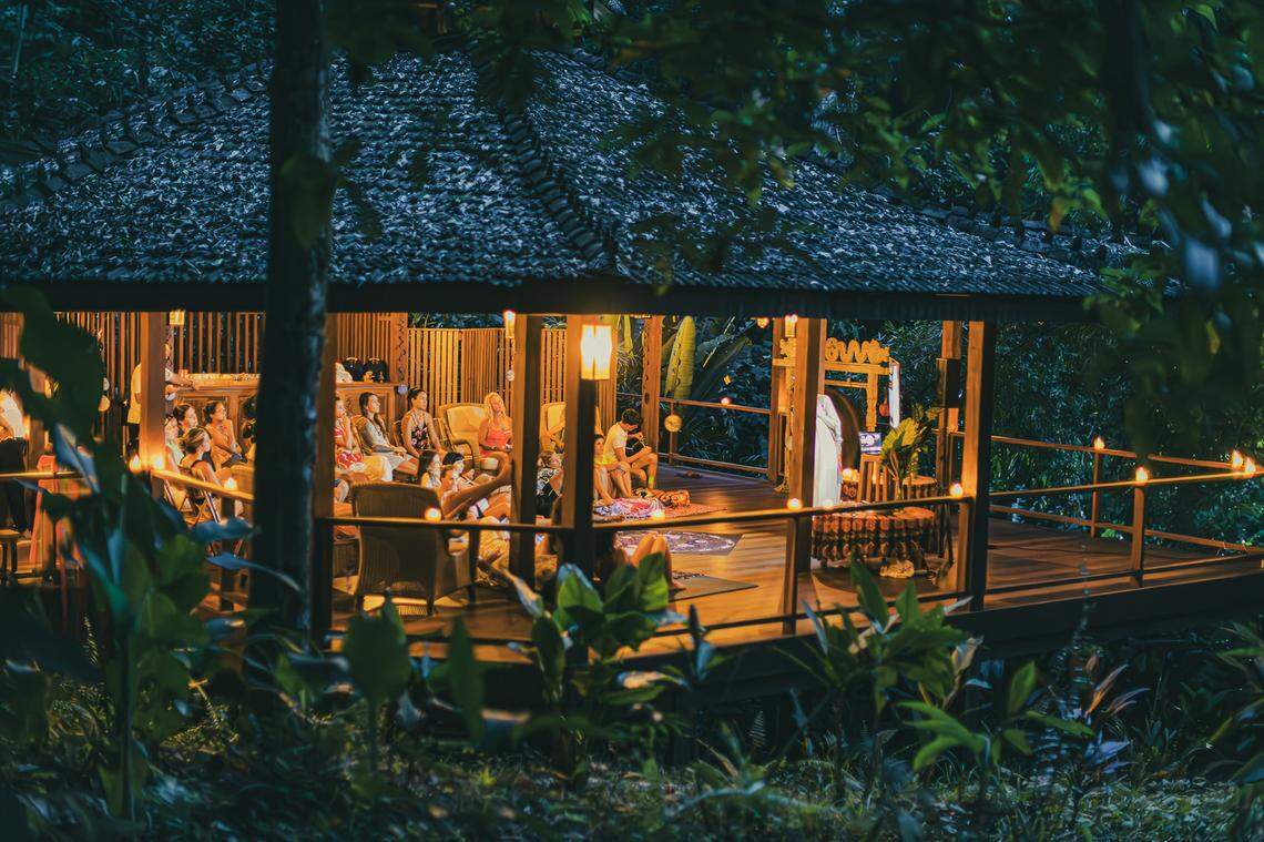 En Bocas del Toro, cuando el último rayo de sol se hunde en el mar, empieza otro paisaje. Y La Coralina Island House es más que un hotel boutique frente a la playa: es un enclave que acompaña el ritmo de la naturaleza y no lo interrumpe.