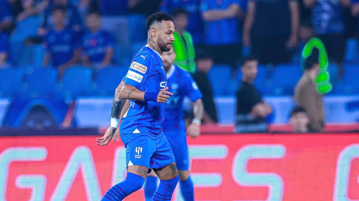 Foto de archivo. El delantero brasileño Neymar anunció su regreso a los entrenamientos en grupo con el club saudita del Al-Hilal, casi un año después de sufrir una grave lesión en una rodilla.
