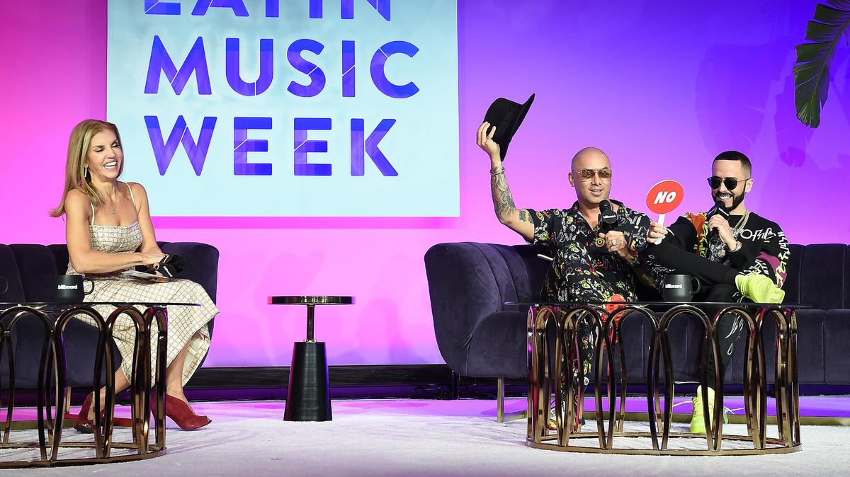 Leila Cobo, vicepresidenta de música latina de Billboard, con Wisin y Yandel en la Semana de la Música Latina de Billboard en Las Vegas, en abril del 2019. El evento más importante de la música latina regresa a Miami este año en septiembre.