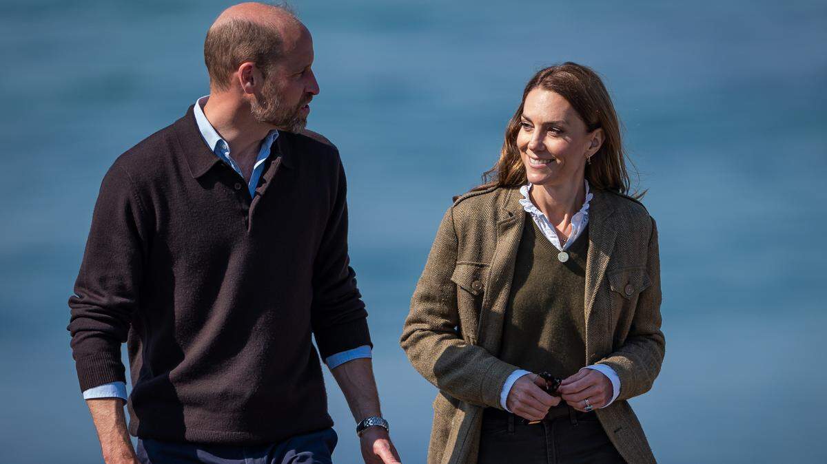Los príncipes de Gales, conocidos como duques de Rothesay cuando están en Escocia, tras tomar el ferry de regreso desde la isla de Iona en el último día de su visita real a la isla de Mull. Fecha de la foto: miércoles 30 de abril de 2025.