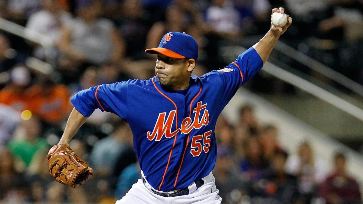 Pedro Feliciano lanza por los Mets contra los Reales de Kansas City, el 8 de agosto de 2013 en Nueva York.
