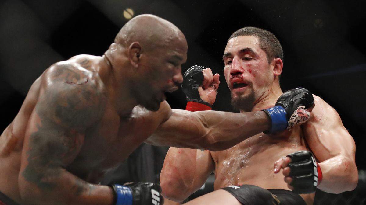 LA PELEA entre Robert Whittaker y Yoel Romero es de lo mejor de la UFC en esta temporada.