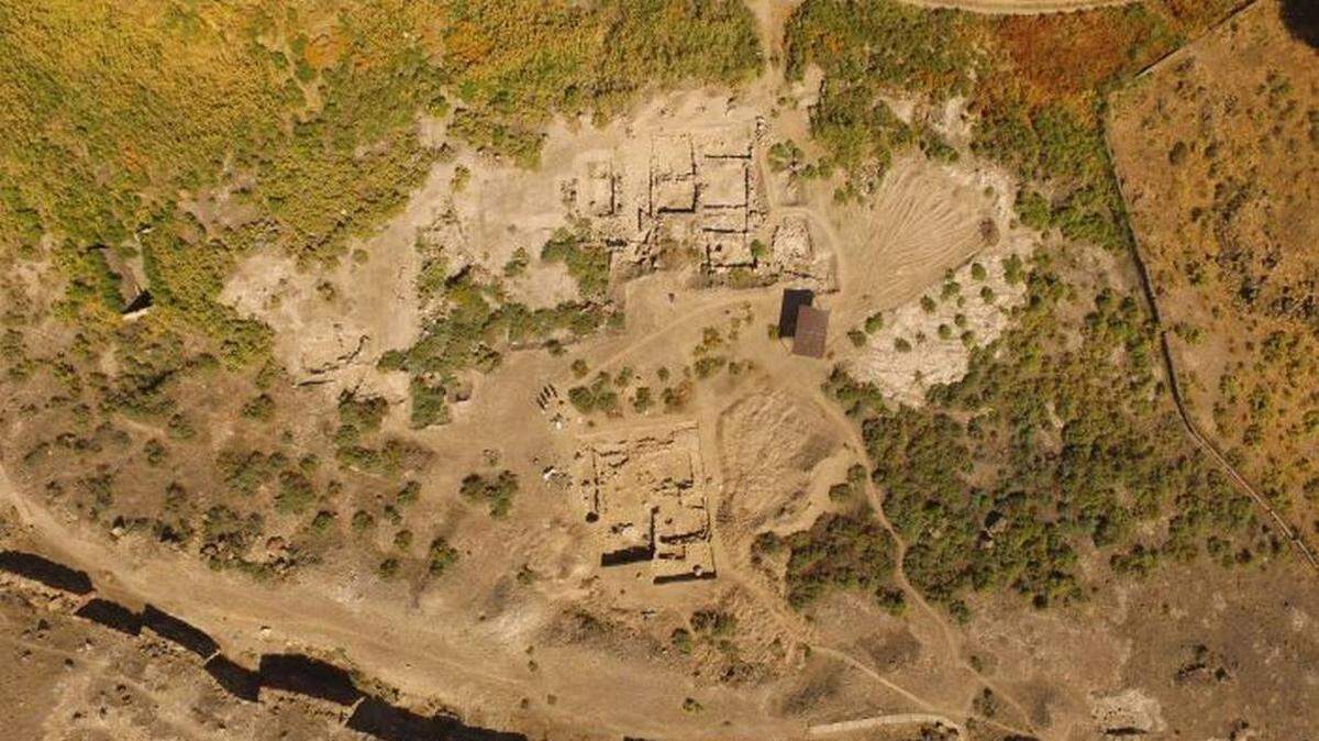 Los arqueólogos identificaron ruinas de 3.000 años de antigüedad en Metsamor, como un gran edificio de panadería después de que las excavaciones descubrieran harina antigua, según muestran las fotos.