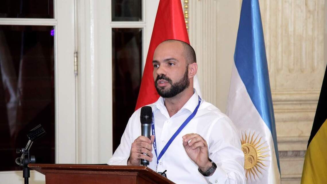 “Cubanos y puertorriqueños nunca dejaron de ser españoles”. Entrevista a Maikel Arista-Salado