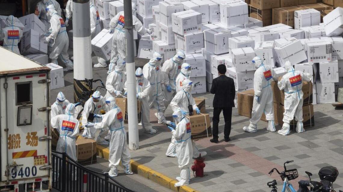 La pandemia convierte al boyante aeropuerto de Hong Kong en “pueblo fantasma”