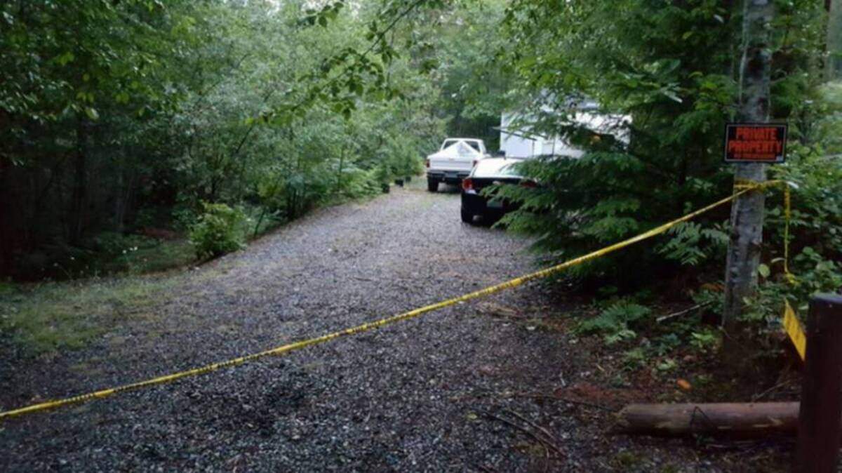 La policía del Condado Mason arrestó a un hombre en Washington acusado del presunto asesinato de su esposa.