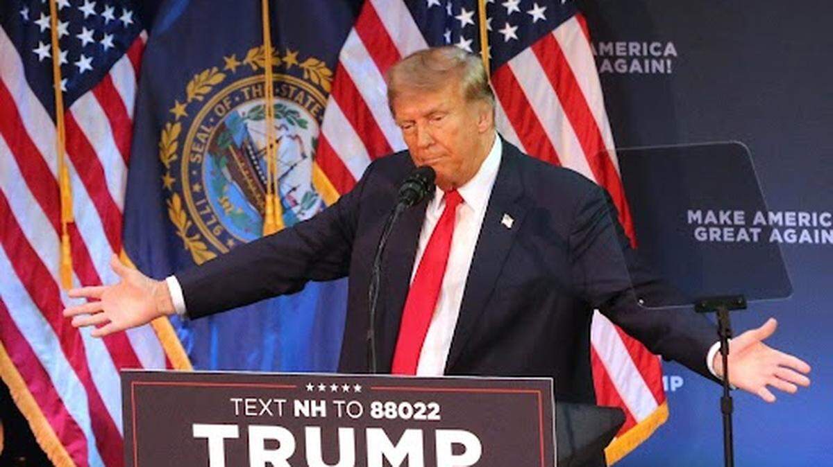 El expresidente Donald Trump habla ante una multitud de seguidores en la Ópera de Rochester (N.H.) el domingo 21 de enero de 2024.