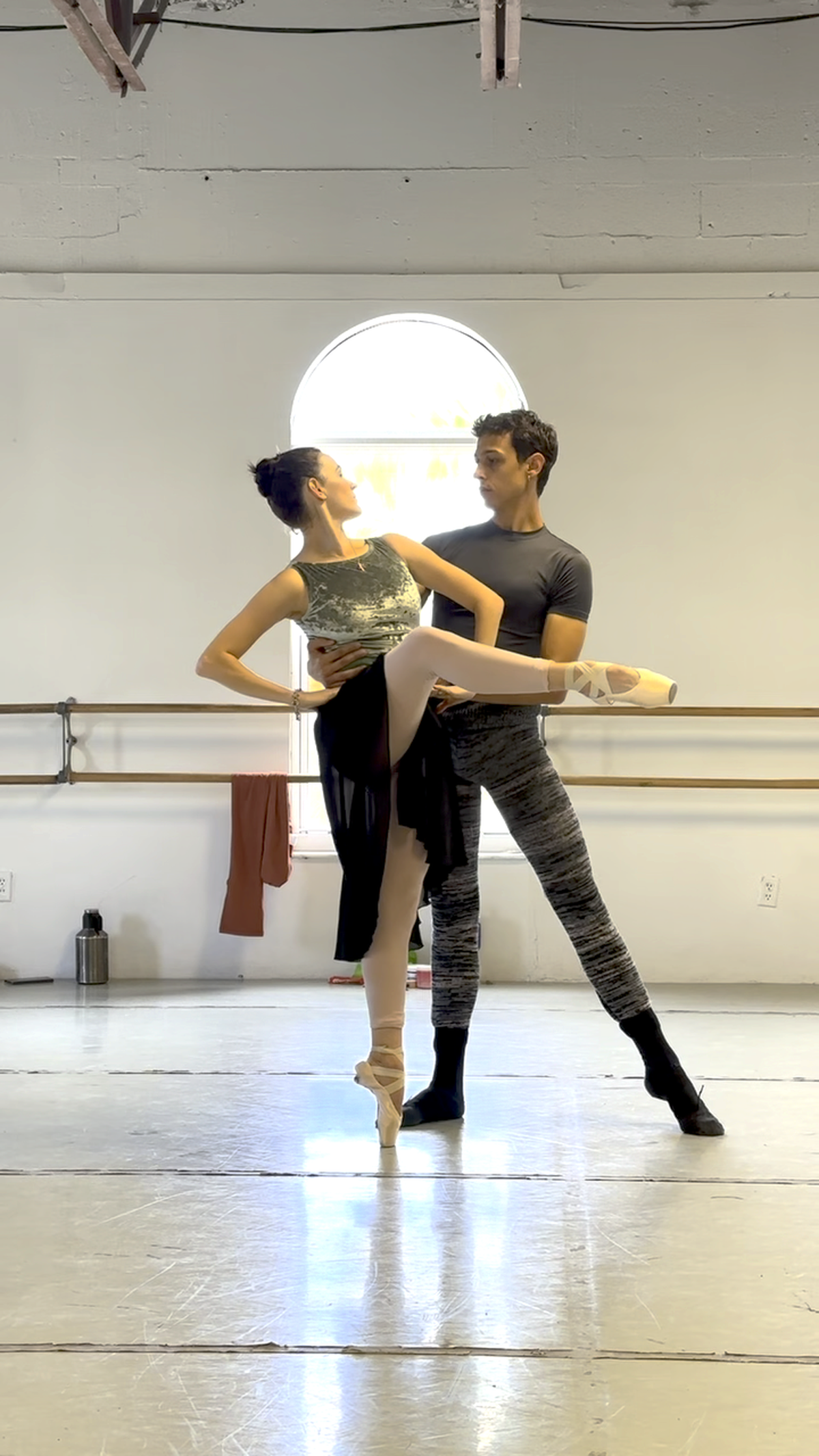 Mayrel Martínez y Franco Cubero Acosta en “Majísimo”, coreografía de Jorge García.