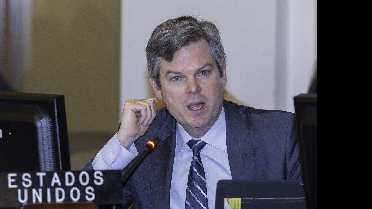 El representante interino de Estados Unidos en la Organización de Estados Americanos (OEA), Kevin Sullivan, rechazó este miércoles 19 de abril la acusación "infundada" que ha hecho el presidente venezolano, Nicolás Maduro, al Ejecutivo de su país de estar promoviendo un golpe de Estado en Venezuela.