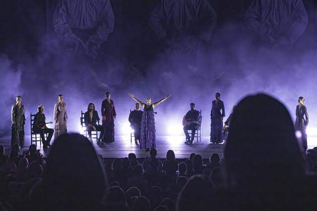Sara Baras y todos los artistas participantes en “Vuela” reciben la ovación de pie del público asistente al Flamenco Festival Miami 2026.