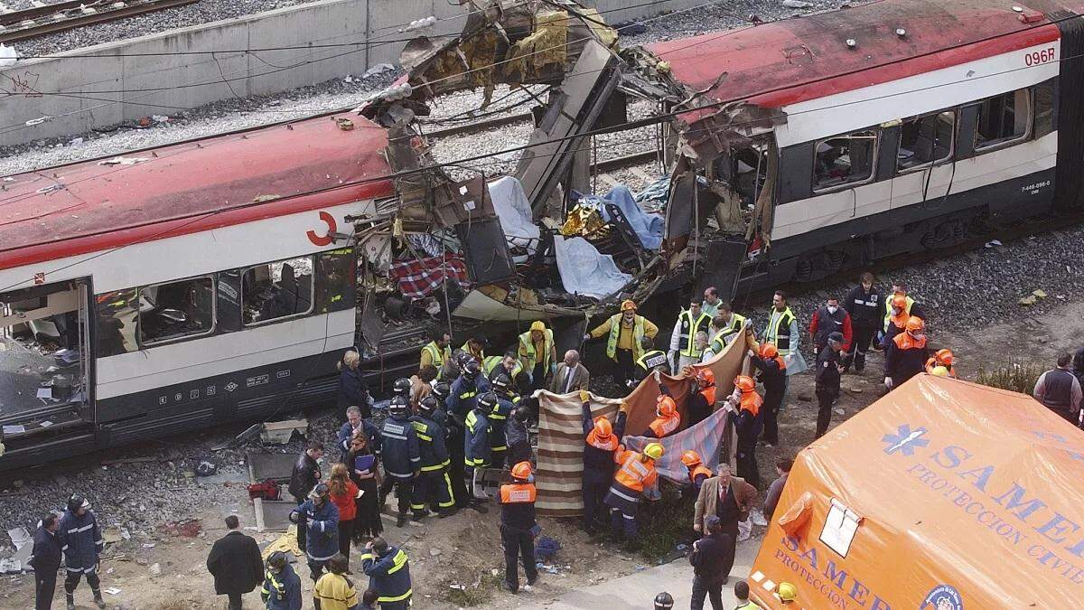 Los atentados del 11 de marzo de 2004, conocidos por el numerónimo 11M, fueron una serie de ataques terroristas producidos en España en cuatro trenes de la red de Cercanías de Madrid. Fallecieron 192 personas y alrededor de dos mil resultaron heridas aquel día. 