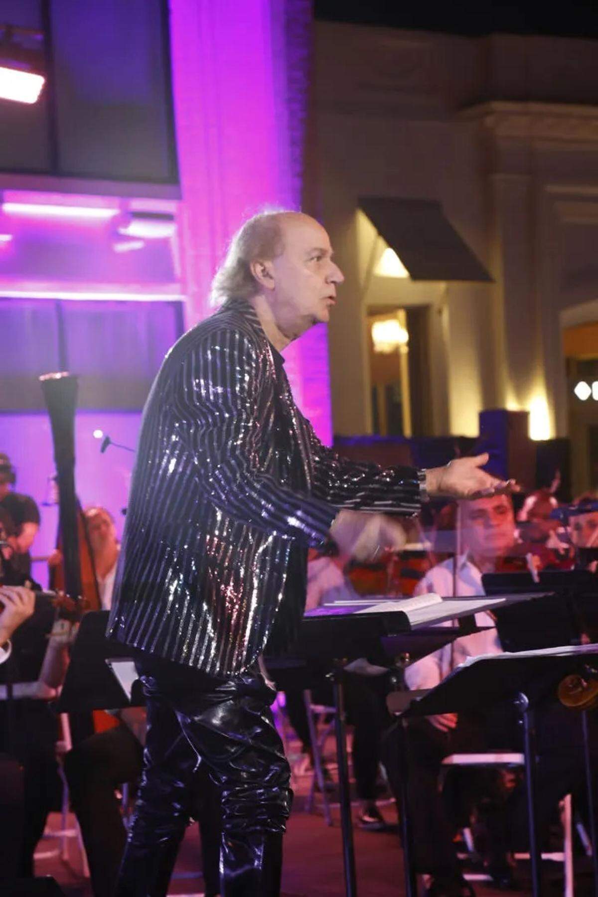 Conciertos gratis al aire libre de la Orquesta Sinfónica de Miami bajo la dirección del Maestro Eduardo Marturet, en el Distrito de Diseño de Miami.