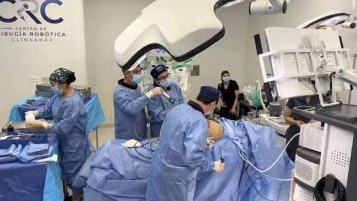 Telecirugía a más de 35,000 kilómetros une a Ecuador, China y Chile con récord mundial