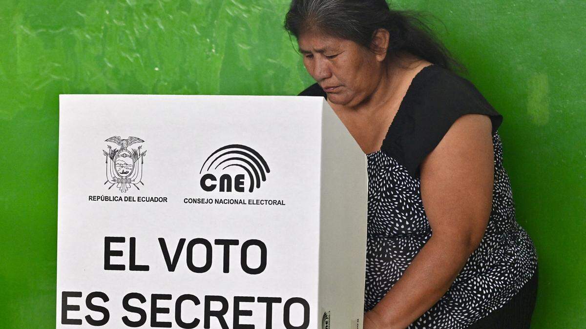 A woman casts her vote during the referendum, in Manglaralto, Santa Elena province, Ecuador on November 16, 2025. Ecuadoreans are voting in a referendum proposed by President Daniel Noboa on whether to allow the return of foreign military bases, draft a new constitution that could expand presidential powers, eliminate public funding for political parties, and reduce the number of lawmakers. (Photo by MARCOS PIN / AFP) (Photo by MARCOS PIN/AFP via Getty Images)