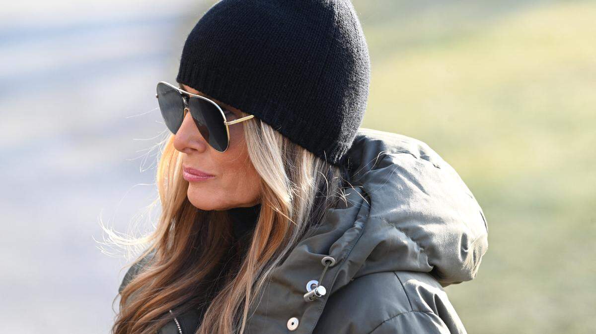 La primera dama Melania Trump en el Jardín Sur de la Casa Blanca antes de partir en el Marine One hacia Carolina del Norte y California, en Washington D.C., Estados Unidos, el 24 de enero de 2025. 