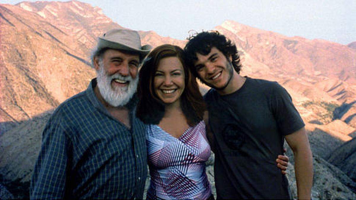 Carlos Alvarez-Novoa, Cecilia Roth y Kuno Becker en 'Lucía, Lucía', por Hulu.