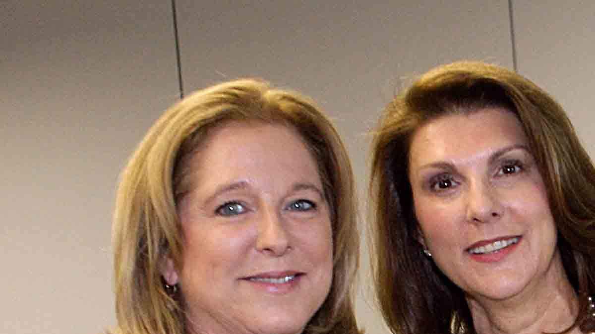 De izquierda a derecha, Myriam Márquez, directora de el Nuevo Herald, Alexandra Villoch, presidenta del Miami Herald Media Company, y Aminda Marquéz, directora del Miami Herald.