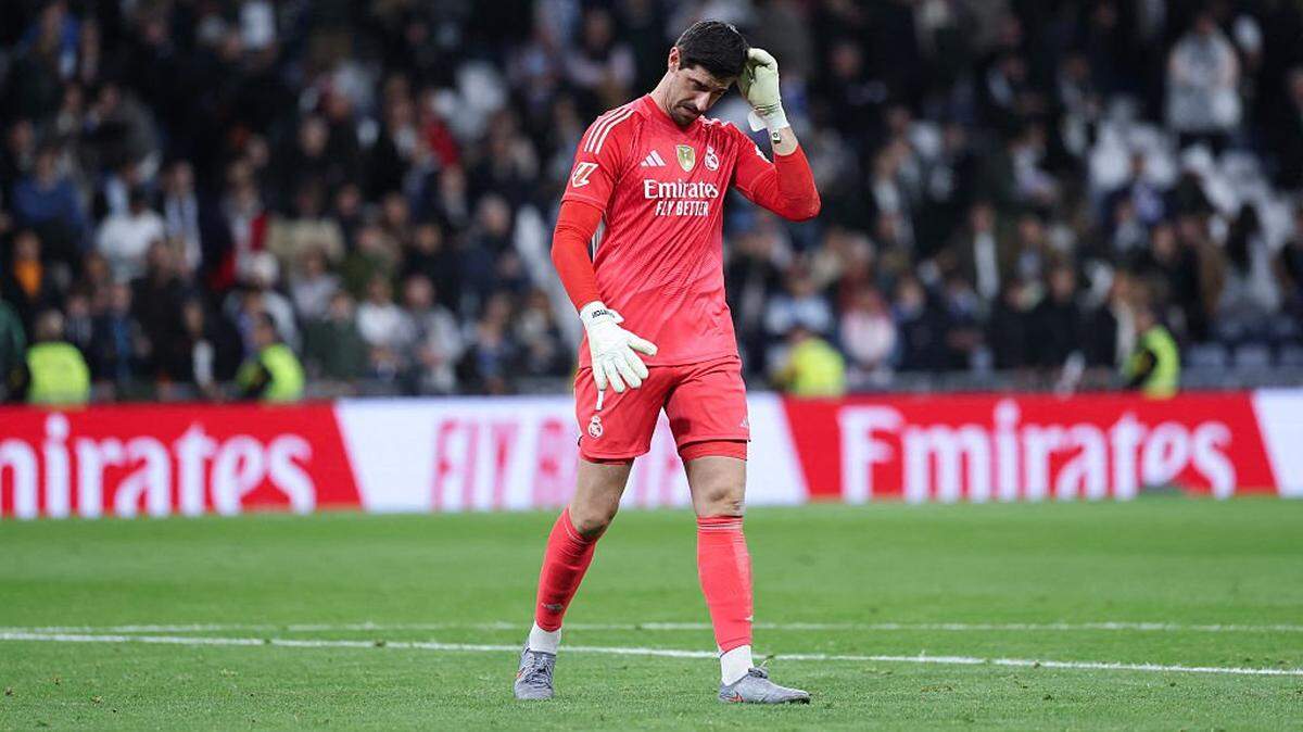 El portero del Real Madrid Thibaut Courtois reacciona al finalizar el partido ante el Celta de Vigo, celebrado el 7 de diciembre de 2025 en el estadio Santiago Bernabéu de Madrid.
