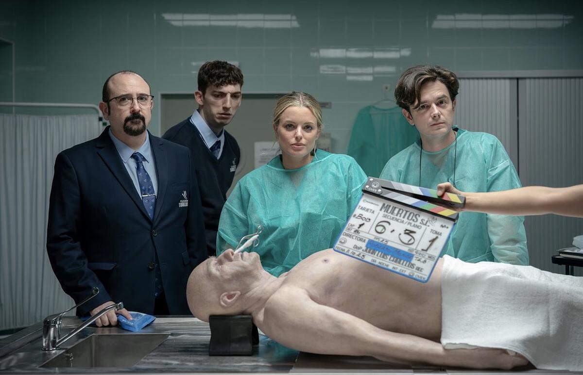En Netflix la serie española ‘Muertos S. L.’ (2025), una serie que combina el humor negro con el drama.