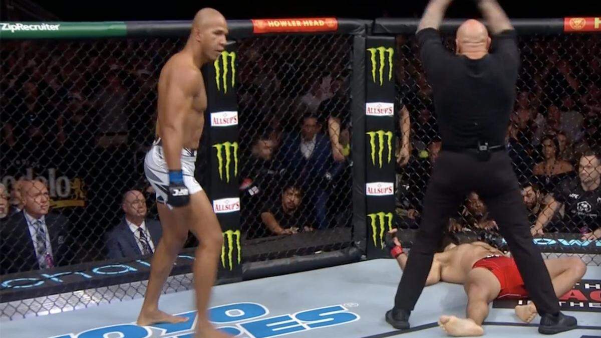 Quizá fue la inactividad o simplemente que el poder de Gregory Rodrigues es temible, pero lo cierto es que Julián Márquez apenas pudo hacerse sentir en su derrota por nocaut en el mismo primer asalto de la cartelera de la UFC con sede en la ciudad texana de Austin.
