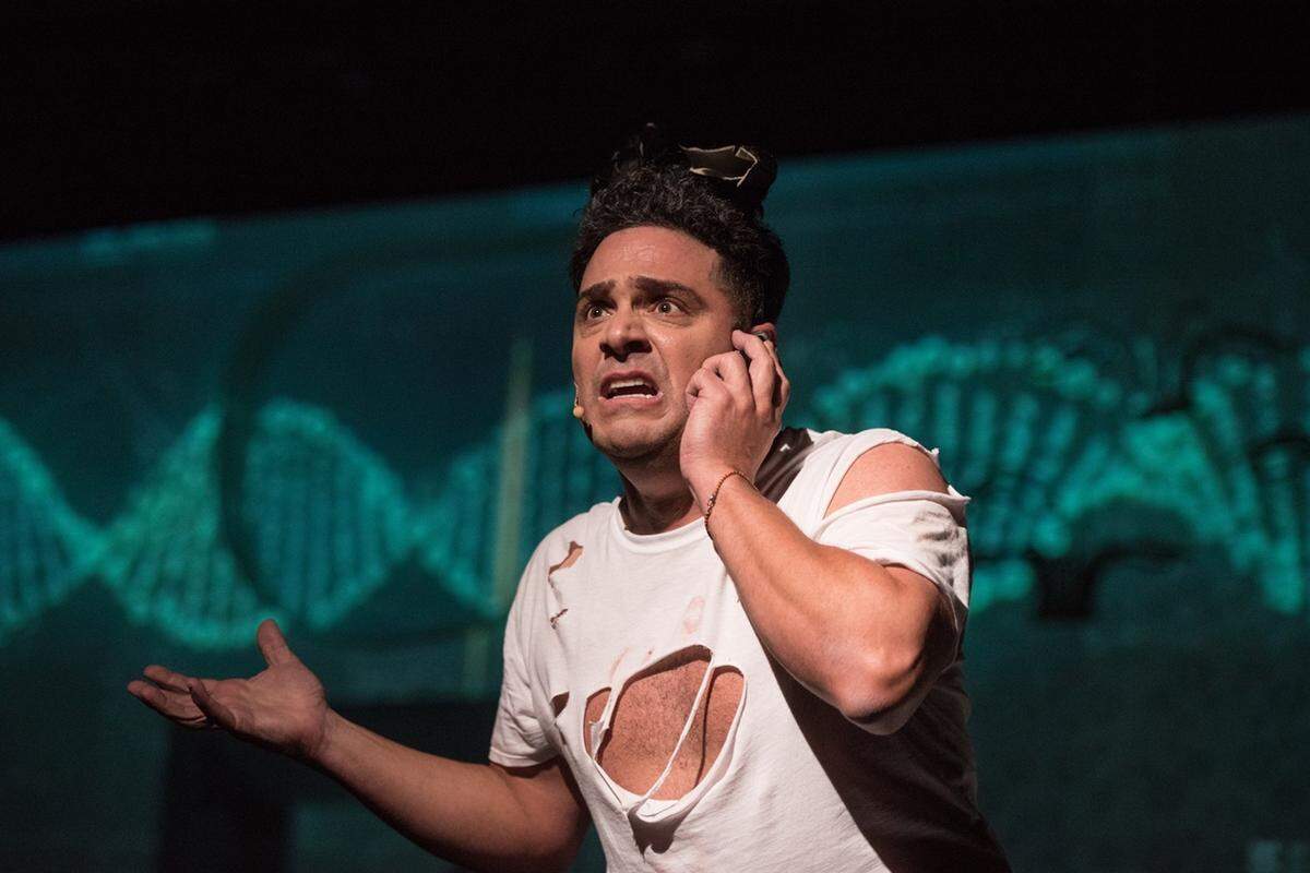 Mijail Mulkay en una escena de ‘Mi robot sexual’.