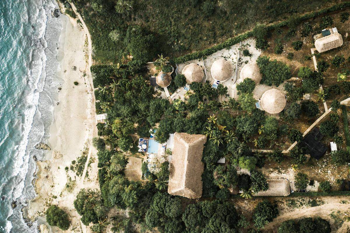 Blue Apple Beach desde el aire.