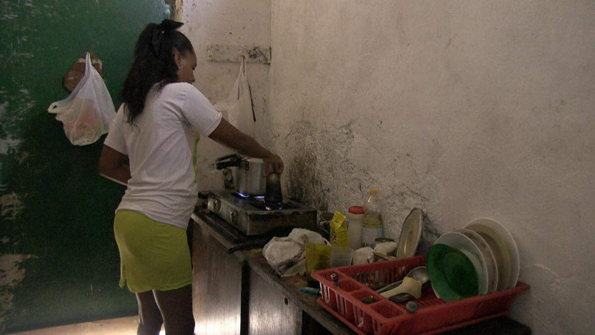 “Lo primero que yo digo cuando me tiro de la cama es qué le voy a dar de comida a mi hijo y cuando me acuesto qué puedo darle para merendar, para su desayuno”, dice Diana Ruiz, residente de el Nuevo Vedado, La Habana.