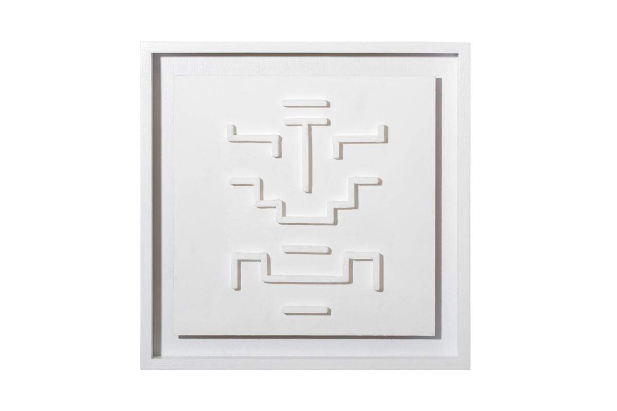 'Rana Precolombina', 1986, de Eduardo Ramírez Villamizar. Madera pintada, 13.78 x 13.78 x 1.18 pulgadas.