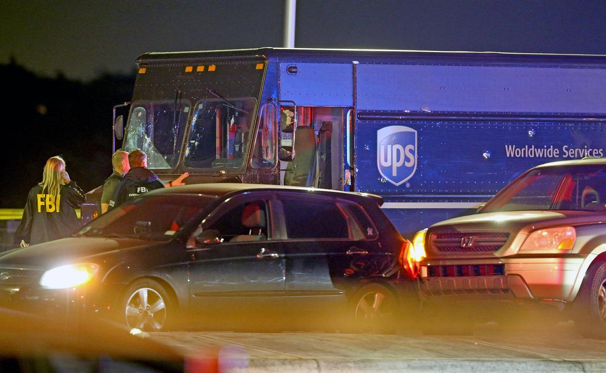 Camión de reparto de UPS involucrado en un robo en Coral Gables que desencadenó un tiroteo, el 5 de diciembre de 2019.