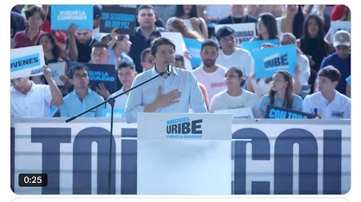 El senador y precandidato presidencial colombiano Miguel Uribe Turbay en un mitin en 12 de mayo de 2025 en Colombia.