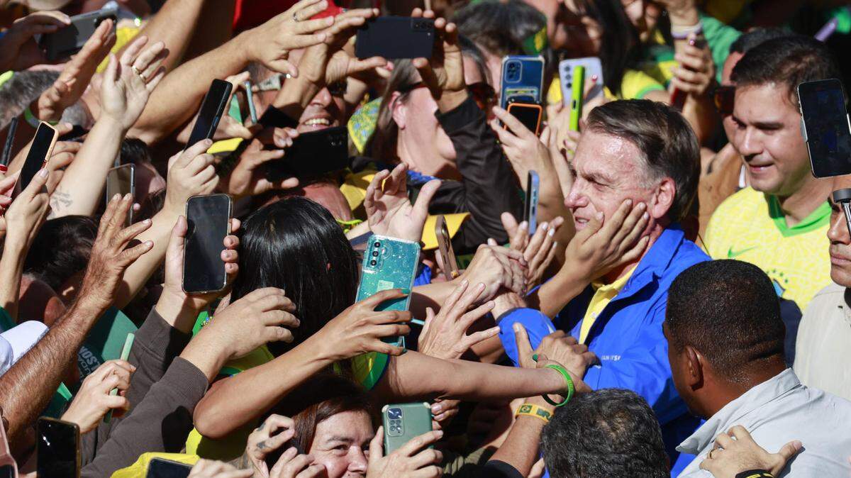 El expresidente brasileño Jair Bolsonaro participa en una manifestación este domingo, en Sao Paulo, Brasil.