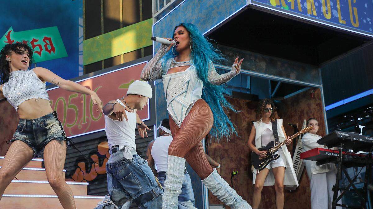 Karol G se presenta en el Coachella Stage del Coachella Valley Music and Arts Festival en Indio, California, el domingo 24 de abril de 2022.