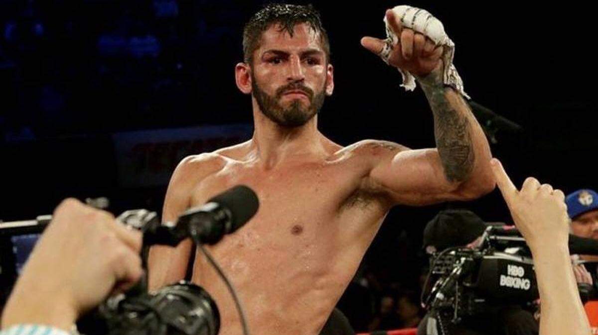 JORGE LINARES cae por KO ante el mexicano Pablo Cano en Nueva York.