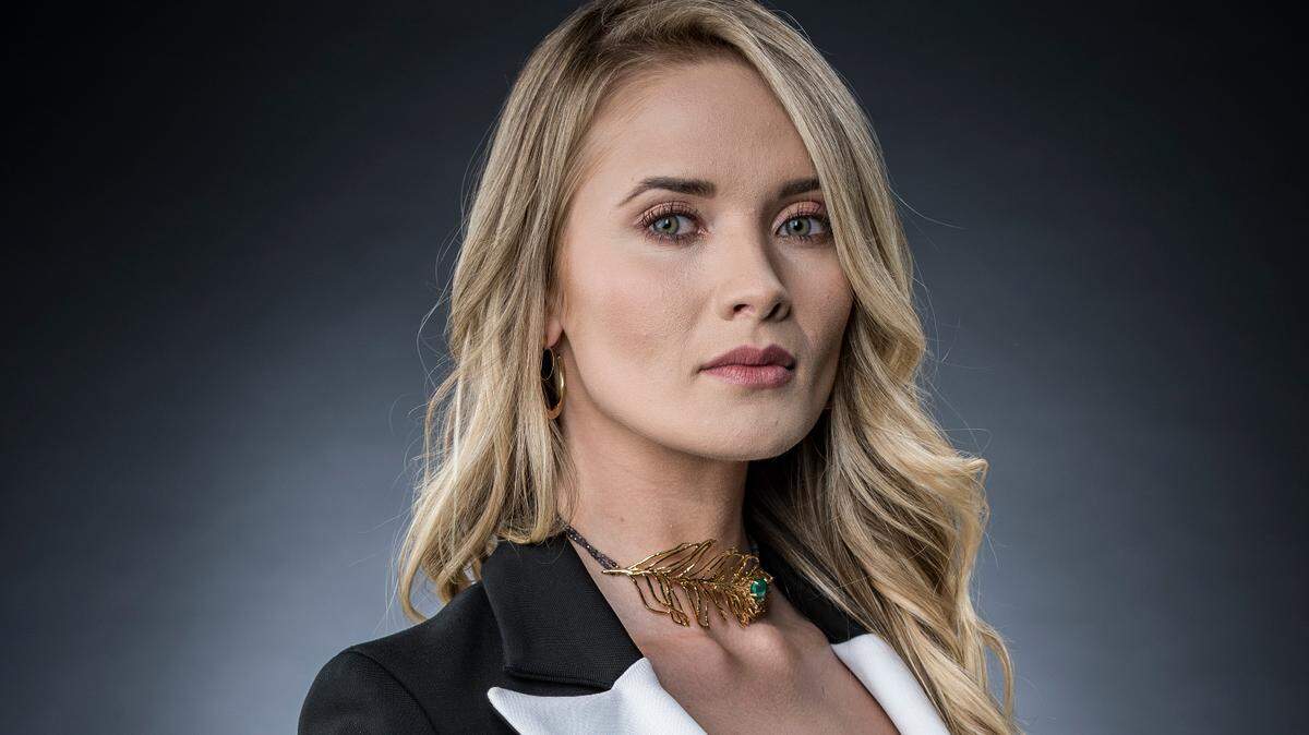 Kimberly Dos Ramos impacta en la pantalla chica como la nueva protagonista del súper drama ‘Por amar sin ley’.