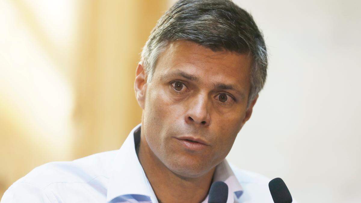 El líder político Leopoldo López ofrece una rueda de prensa en el Espacio Gobernador, a 16 de julio de 2021, en Madrid (España). López ha comparecido dos días después de que el presidente de Venezuela, Nicolás Maduro, anunciara que pedirá al Gobierno de España la extradición del opositor al régimen. En sus declaraciones, Leopoldo López, ha denunciado las últimas acciones del régimen venezolano, incluida la detención arbitraria del diputado Freddy Guevara y la persecución sistemática a su partido, Voluntad Popular.
16 JULIO 2021;LEOPOLDO LÓPEZ;VENEZUELA;RÉGIMEN VENEZOLANO;PERSECUCIÓN;PORTESTAS
Cézaro De Luca / Europa Press
16/7/2021