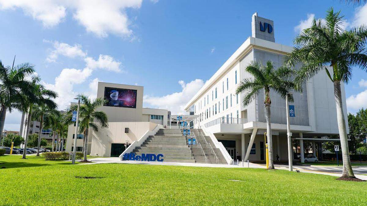 El Miami Dade College ofrece una sesión informativa para profesionales formados en el extranjero que estén en busca de carreras en educación en Miami, este lunes 13 de noviembre, en el recinto de Hialeah.