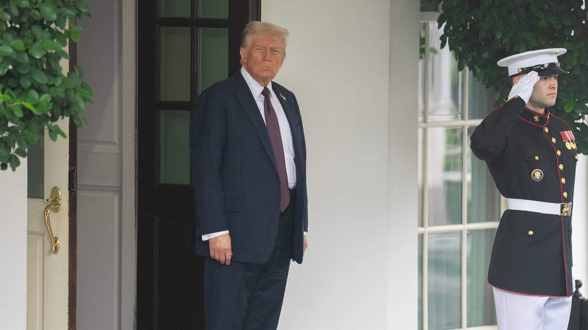 Foto de archivo. Donald Trump provocó indignación en internet el lunes tras publicar un video generado aparentemente por inteligencia artificial en el que promete a cada estadounidense acceso a hospitales “MedBed” con capacidad de curación total, reavivando una teoría conspirativa ampliamente desacreditada.