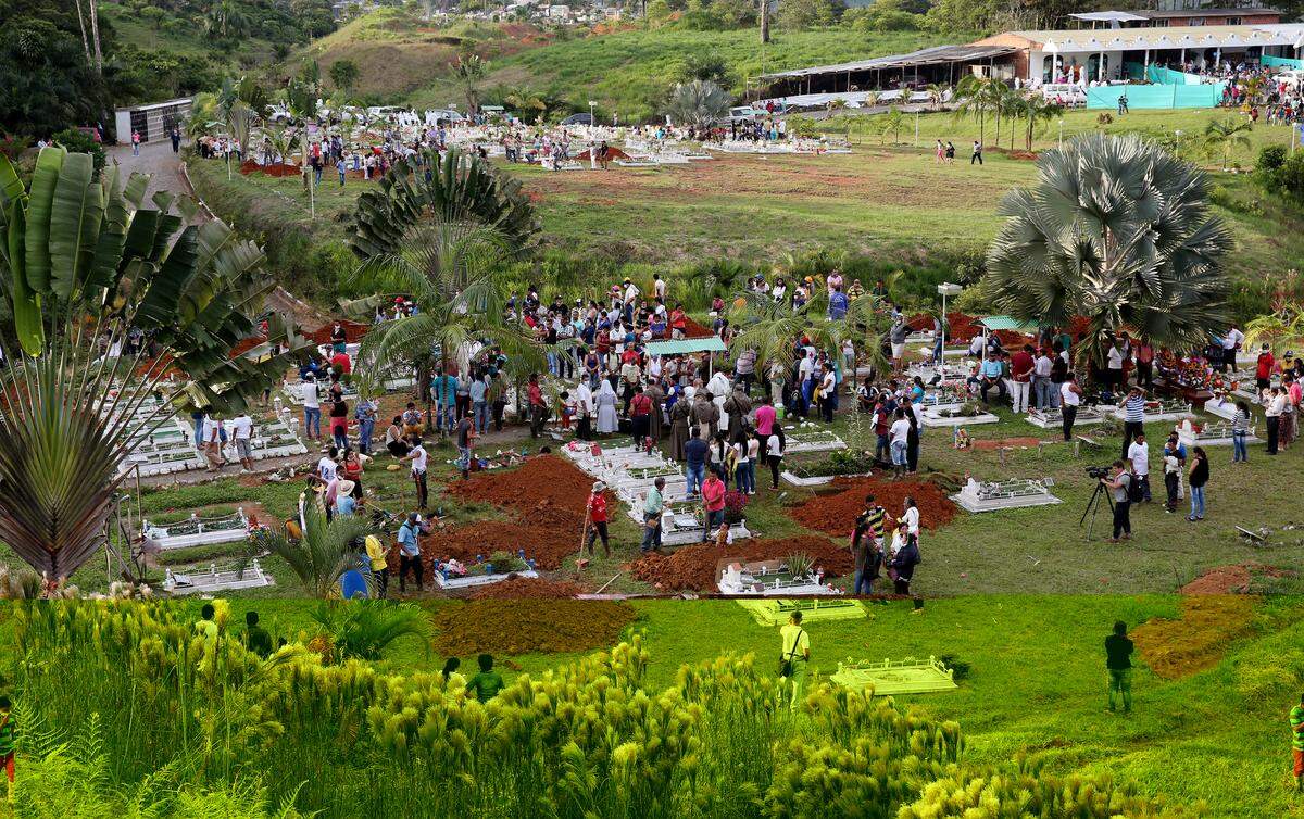 Entierro colectivo de víctimas de una avalancha en Mocoa (Colombia) el 3 de abril de 2017.
