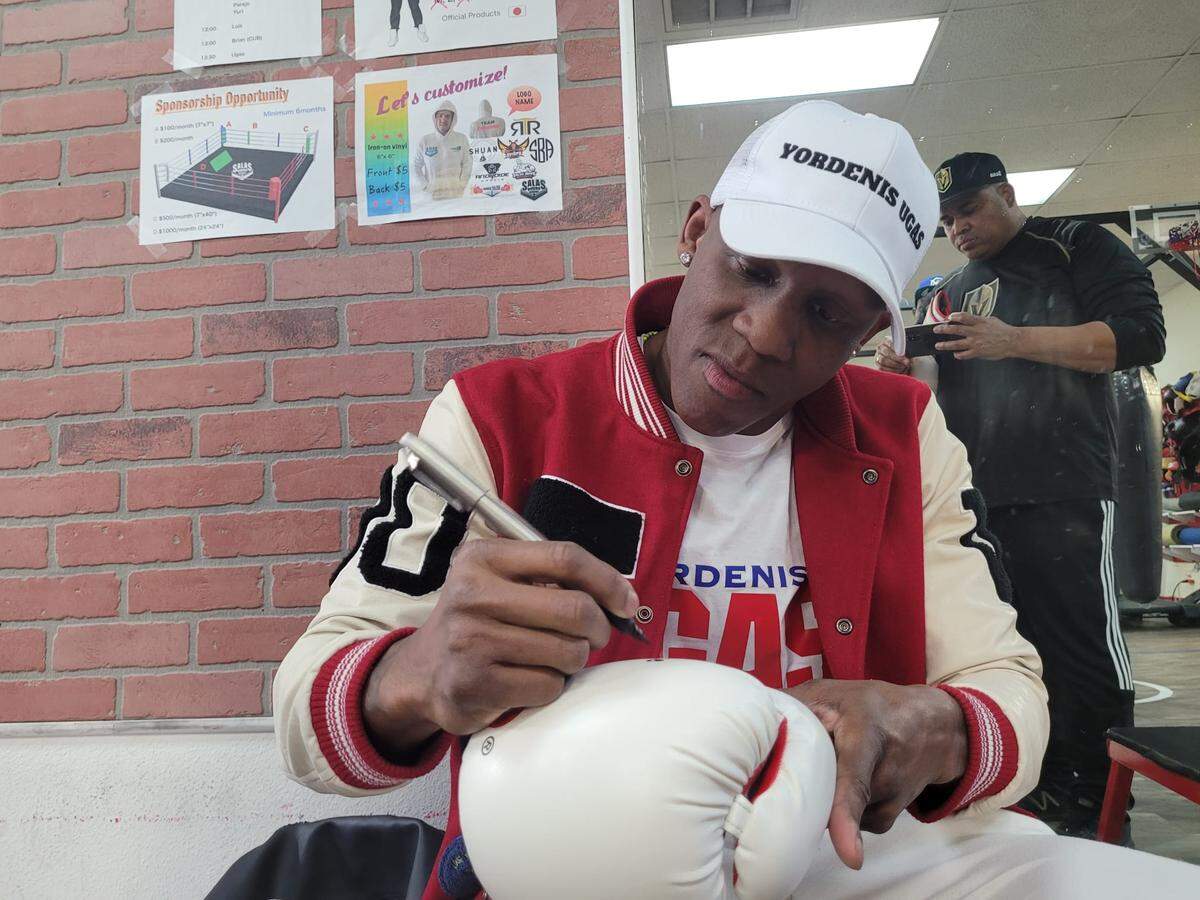 A estas alturas ya Ismael Salas debe tener bien delineado su plan. Si magistral fue su movida para llevar a Yordenis Ugás a un triunfo sobre Manny Pacquiao, ahora la tarea de derrotar a Errol Spence Jr. parece gigantesca, aunque para este profesor cubano no hay imposibles.