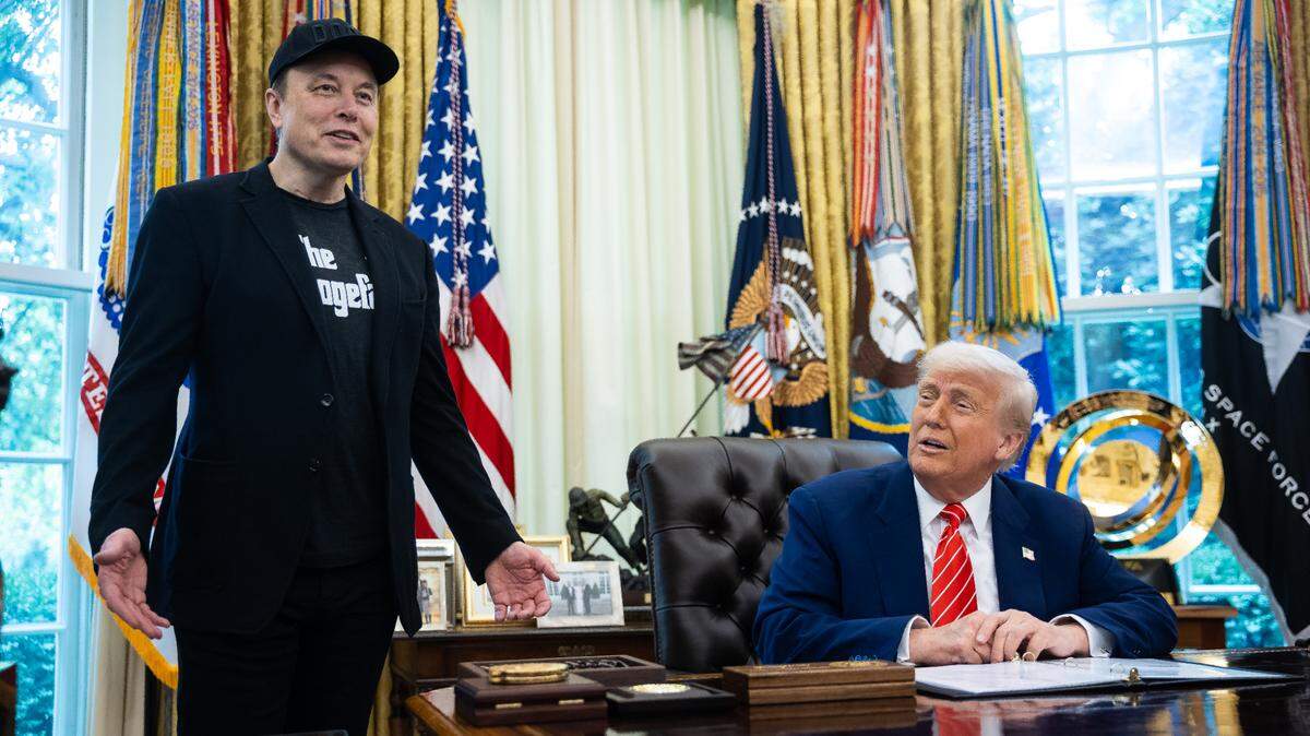 Elon Musk y el presidente Donald Trump celebran una conferencia de prensa en la Oficina Oval de la Casa Blanca, el viernes, 30 de mayo de 2025.