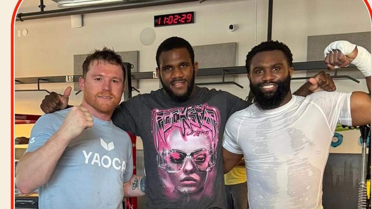 Saúl “Canelo’’ Álvarez (izq.) reconoció el talento de su sparring cubano Yoenli Feliciano Hernández (centro) en una serie de Netflix. A la derecha Jaron Ennis.