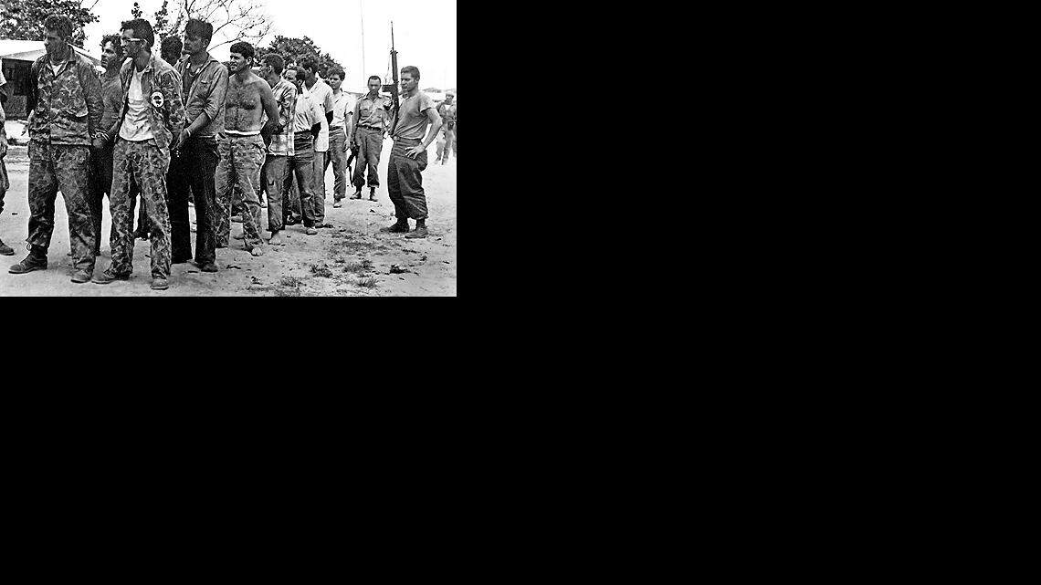 Del 17 al 9 de abril el ejército cubano, nacido del brazo armado del Movimiento 26 de Julio, enfrentó la invasión de Bahía de Cochinos en la que participaron centenares de exiliados cubanos. La fuerza invasora fracasó en el intento de derrocar al gobierno de facto de Fidel Castro.