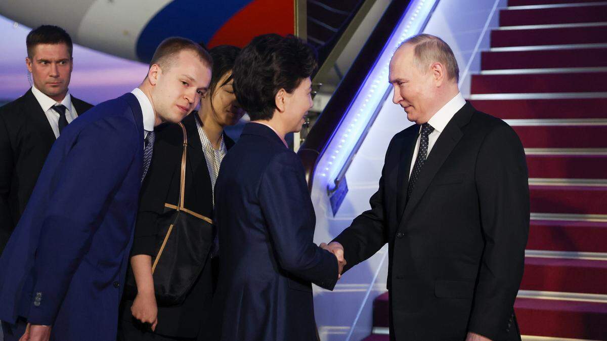 El presidente ruso, Vladimir Putin, llegó el jueves a China para una visita de dos días en la que se reunirá con su homólogo, Xi Jinping, y tratará de obtener más apoyo de un aliado clave en plena guerra contra Ucrania.