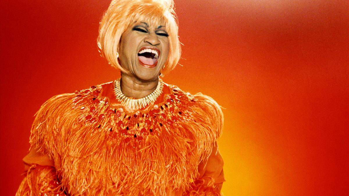Celia Cruz usó su peluca dorada en muchas actuaciones importantes.