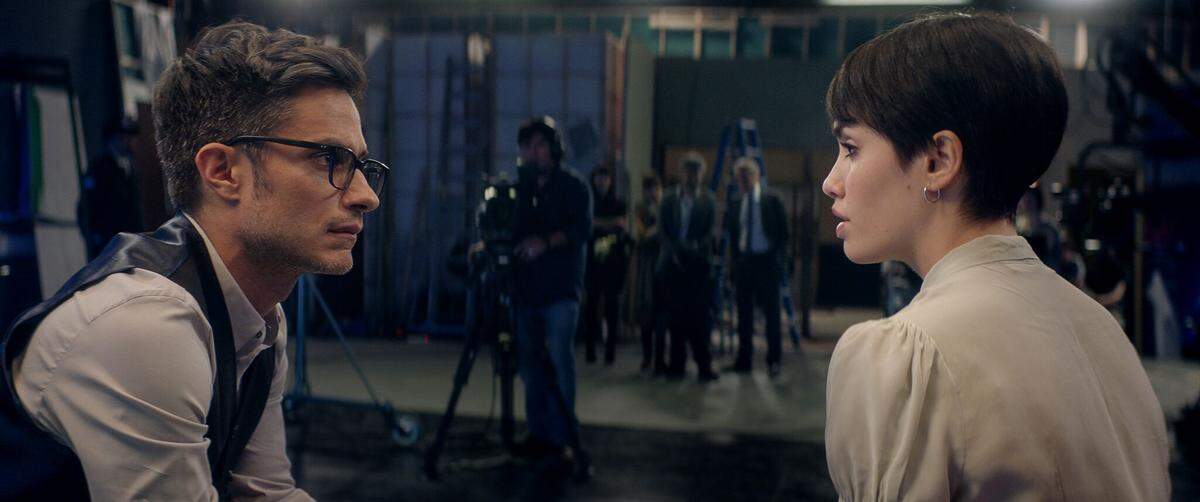Gael García Bernal y Lali Espósito en una escena del filme argentino ‘Acusada’.