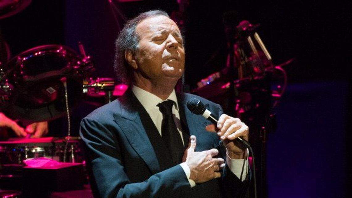 Julio Iglesias prepara su defensa ante denuncia de abusos sexuales