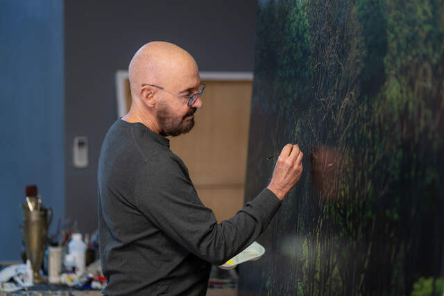 Tomás Sánchez, Foto por Julián Trejos 3 (2).jpg El documental ‘Perseverancia’ ofrece una ventana íntima al proceso creativo del pintor cubano Tomás Sánchez en su estudio de su finca en Costa Rica. Se muestra el domingo 19 de abril en el Silverspot Cinema del downtown, como parte del Festival de Cine de Miami.