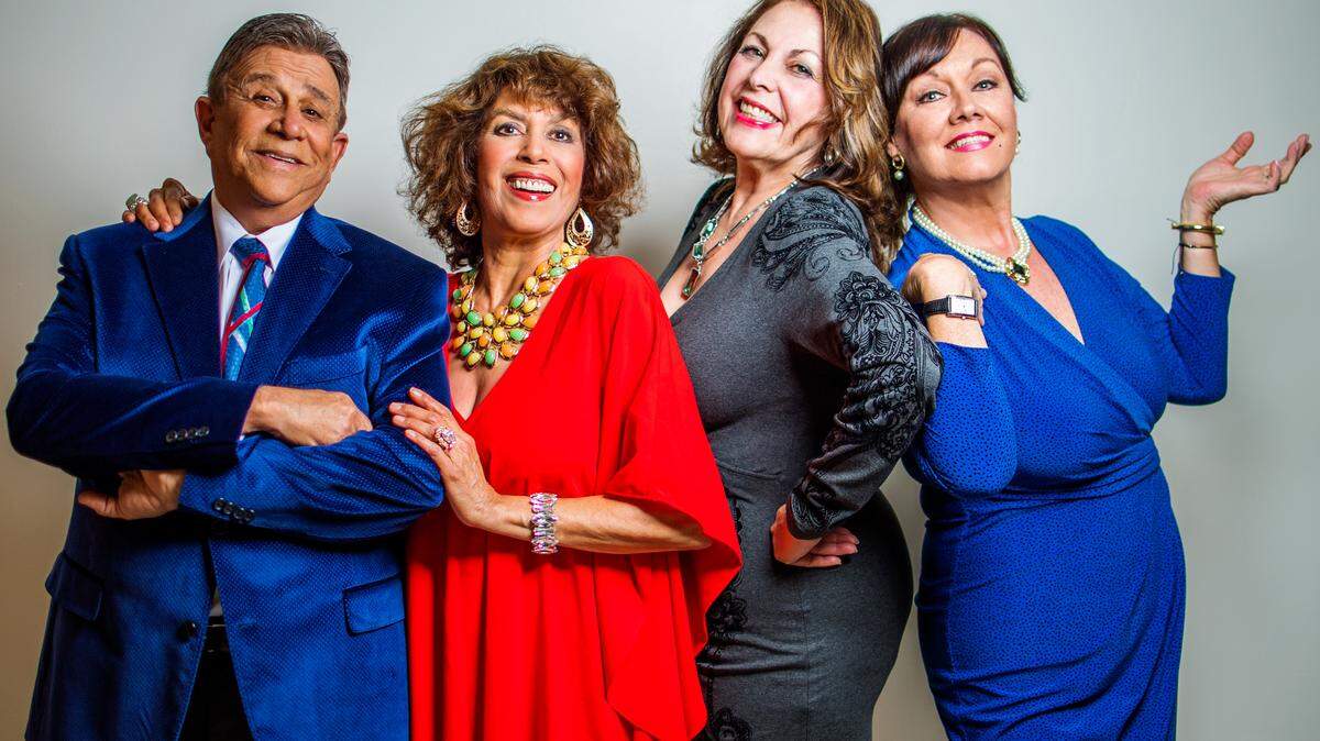 Elenco de "El Club de las viudas" (desde la izq.): Marcos Casanova, Martta Velasco, Alejandra Cossío y Anna Silvetti.