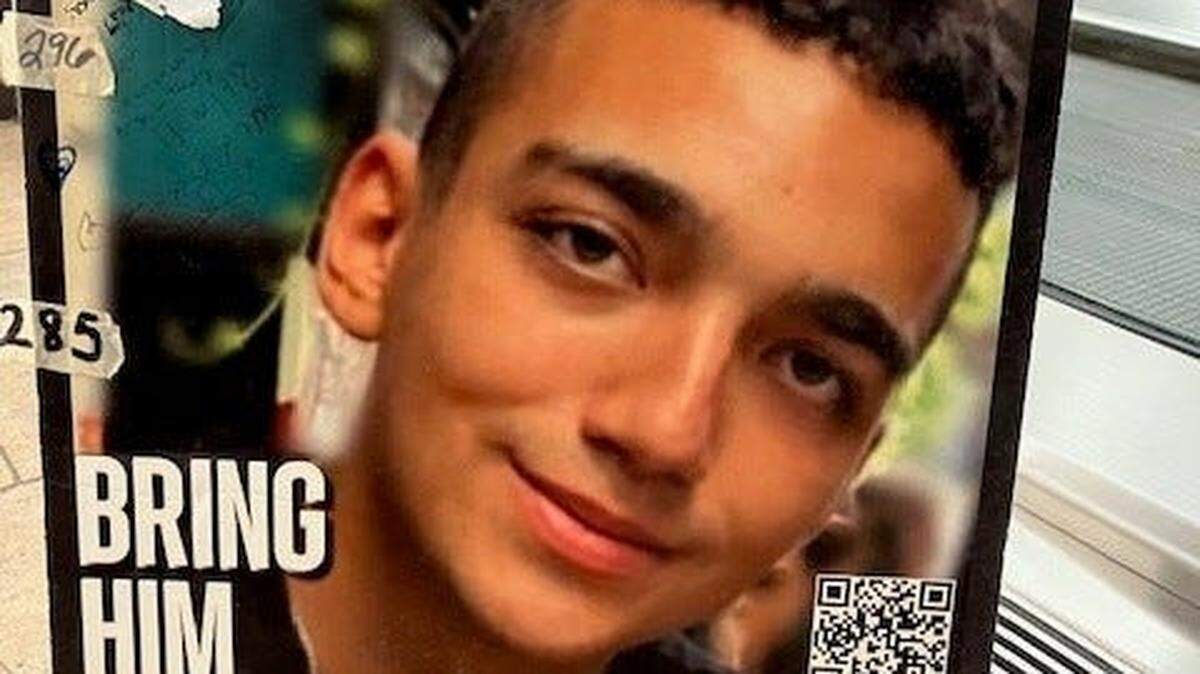 Un cartel de Edan Alexander, oriundo de Tenafly, colgado en el aeropuerto Ben-Gurión de Israel, está cubierto de mensajes de apoyo. Han pasado 11 meses desde que Alexander fue tomado como rehén durante el ataque terrorista de Hamás el 7 de octubre de 2023.