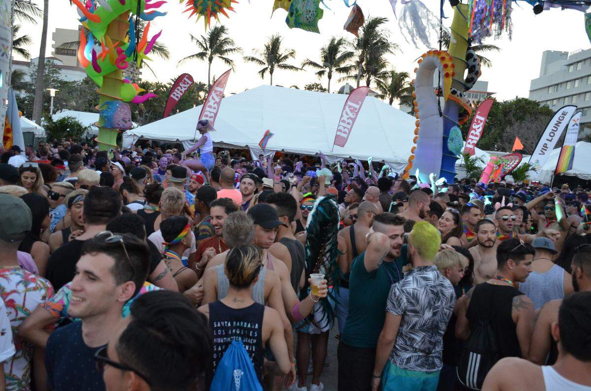 La comunidad LGBTQ del Sur de Florida se congregó para celebrar la identidad y la igualdad en Miami Beach el año pasado.